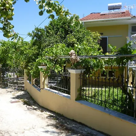 Giannis Appartments * 圣佐治欧斯帕贡